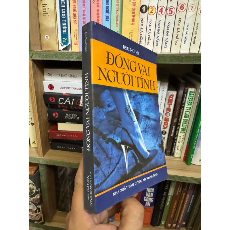 Trinh thám Việt : Đóng vai người tình  973040