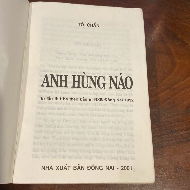 ANH HÙNG NÁO - TÔ CHẨN (XB 2001) 492976