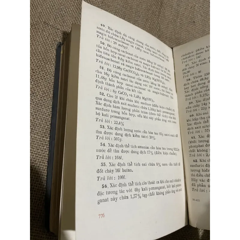 Sổ tay hóa học sơ cấp - sách in tại Nga , gần 800 trang  760379