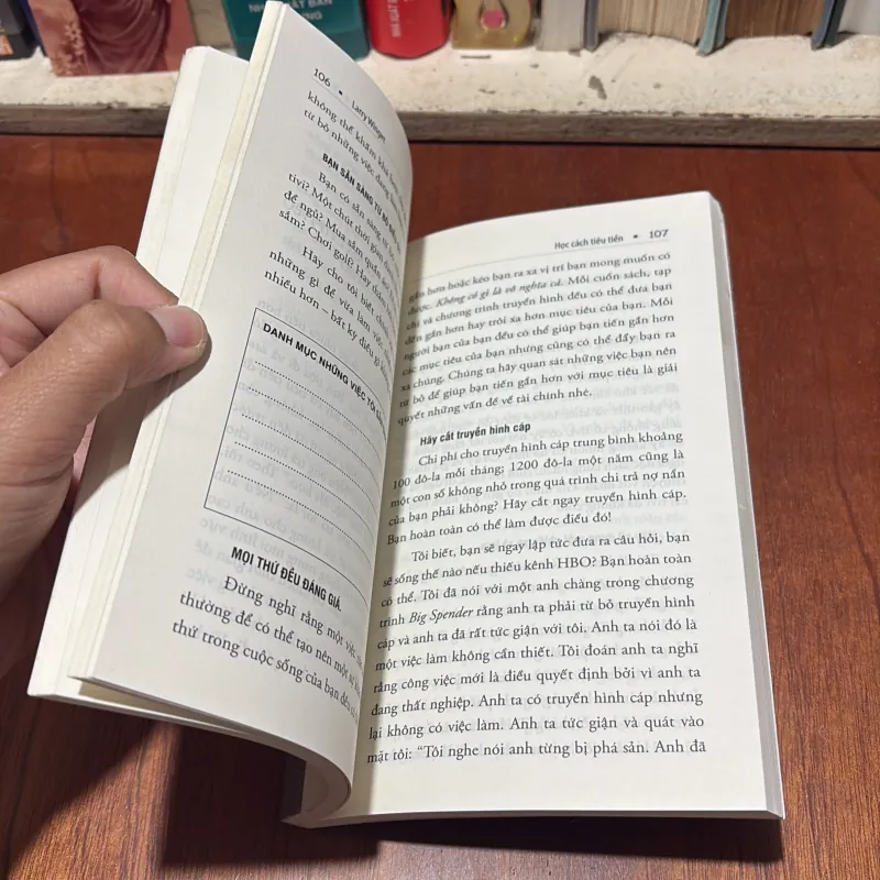 II Sách Mất Bìa: Học Cách Tiêu Tiền Đừng Để Cháy Túi Vì Tóc Ngắn Cắn Dài - LARRY WINGET 786787