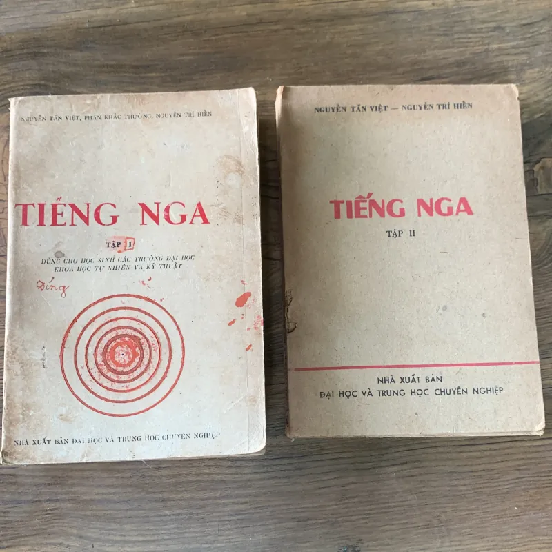 Học tiếng Nga, tập 1-2, in năm 1977 929799