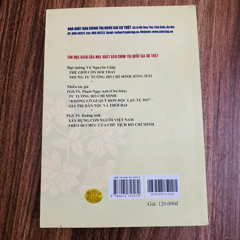 ĐẠO ĐỨC BÁC HỒ TẤM GƯƠNG SOI CHO MUÔN ĐỜI 974505