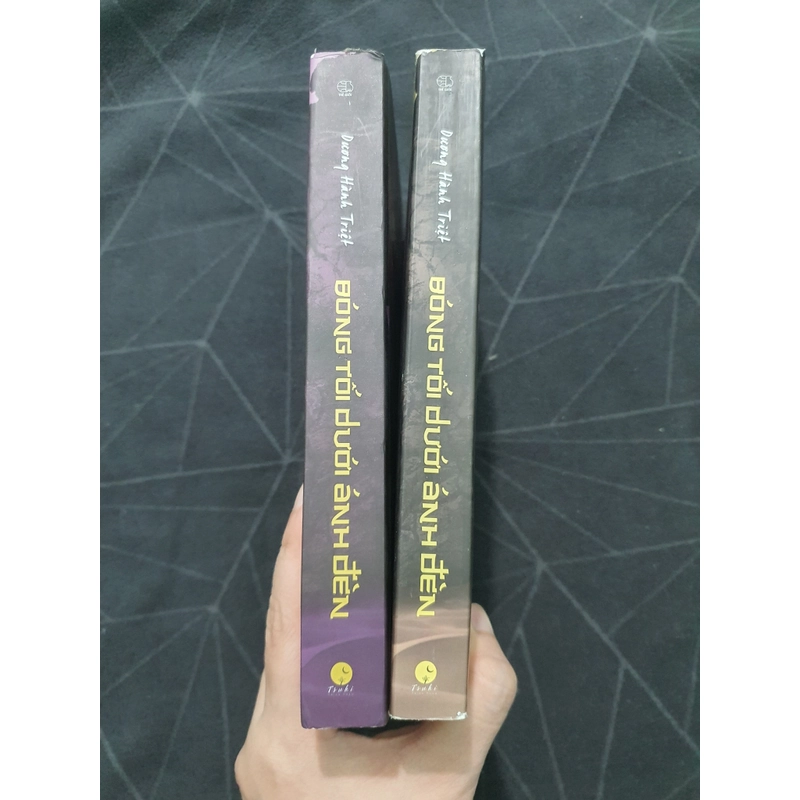 Combo "Bóng tối dưới ánh đèn" (tập 2 & 4, có mộc)- Dương Hành Triệt 476705