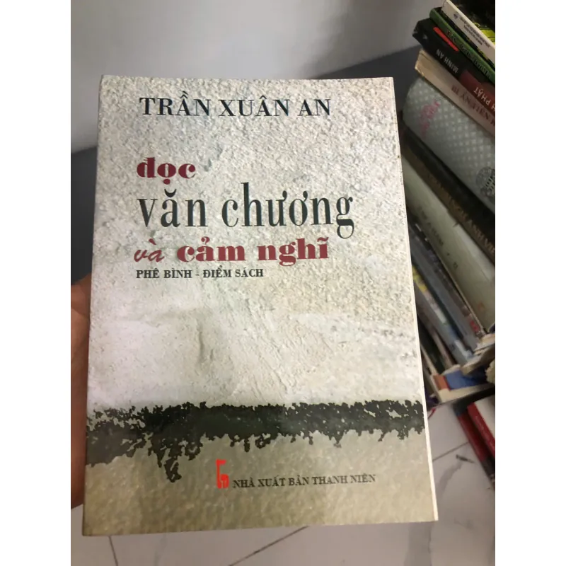Đọc văn chương và cảm nghĩ (Phê bình - Điểm sách) - Có Chữ Ký Tác Giả 600365