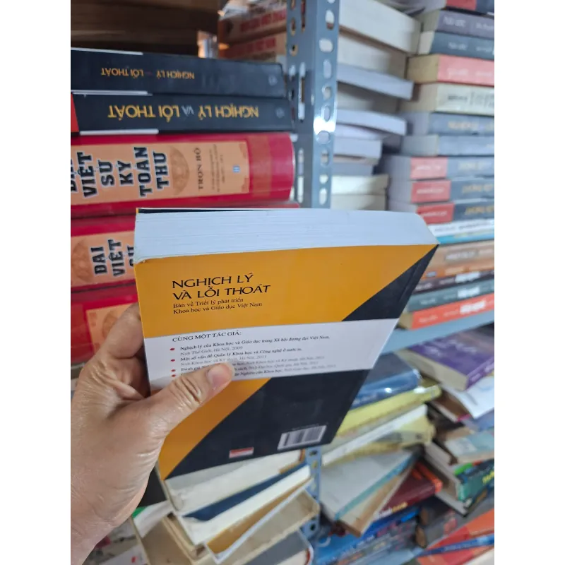 Nghịch lý và lối thoát 790883