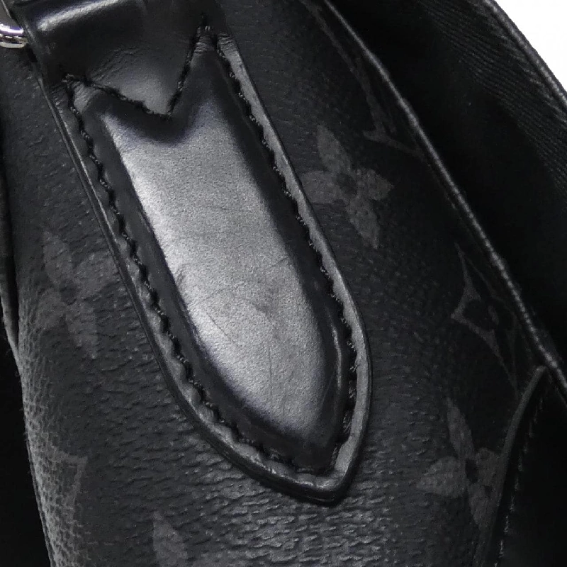 Túi đeo chéo Louis Vuitton Monogram Eclipse Messenger Explorer PM M40565 610112