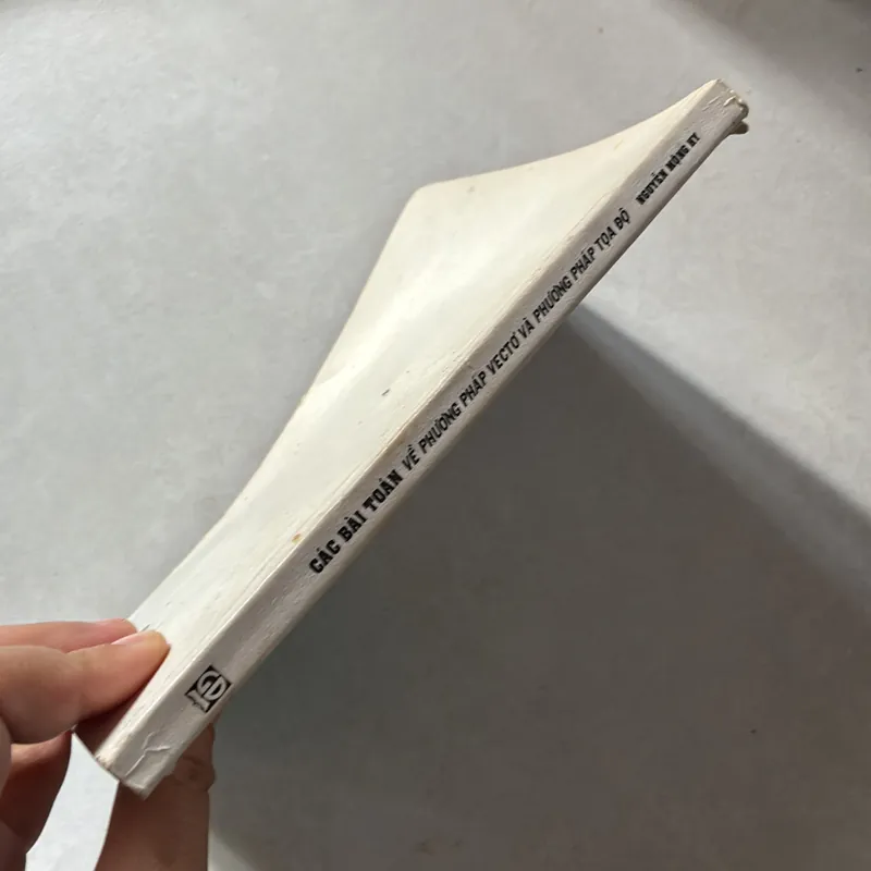 Các bài toán về phương pháp véctơ và phương pháp tọa độ - Nguyễn Mộng Hy 739157