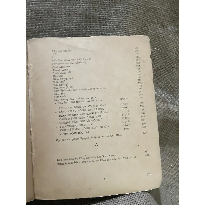 Trong tập văn học tập 36- thơ văn Hồ Chí Minh - 920 trang  958660
