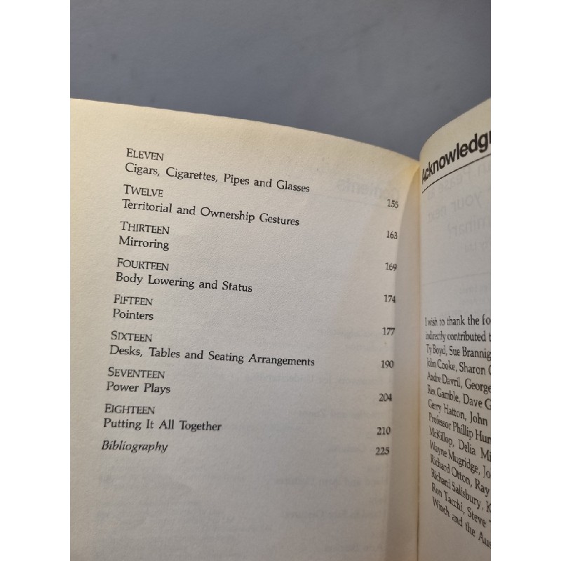 BODY LANGUAGE : How To Read Others' Thoughts By Their Gestures - Allan Pease 186137