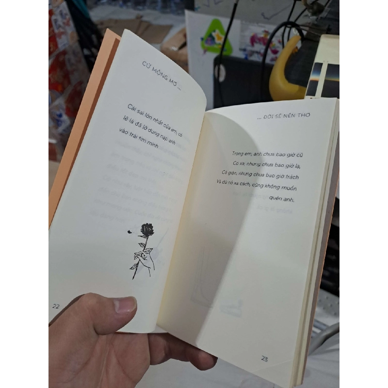 Cứ Mộng Mơ Đời Sẽ Nên Thơ - Hiên - 2019 mới 80% có viết chì ít - VĂN HỌC - HCM3012 921225