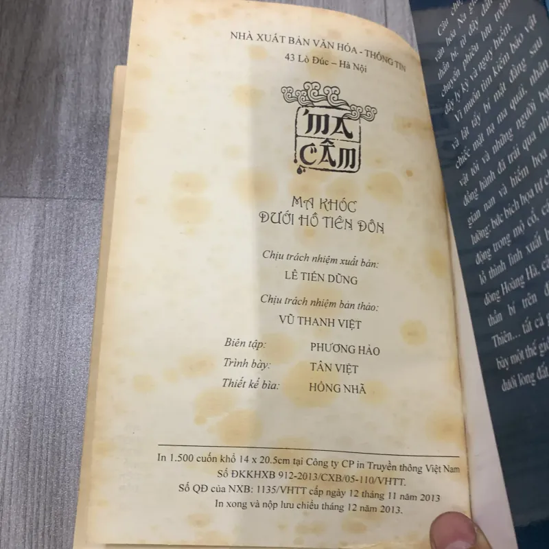 Sách ma khóc dưới hồ tiên đôn. 4a4 1009184