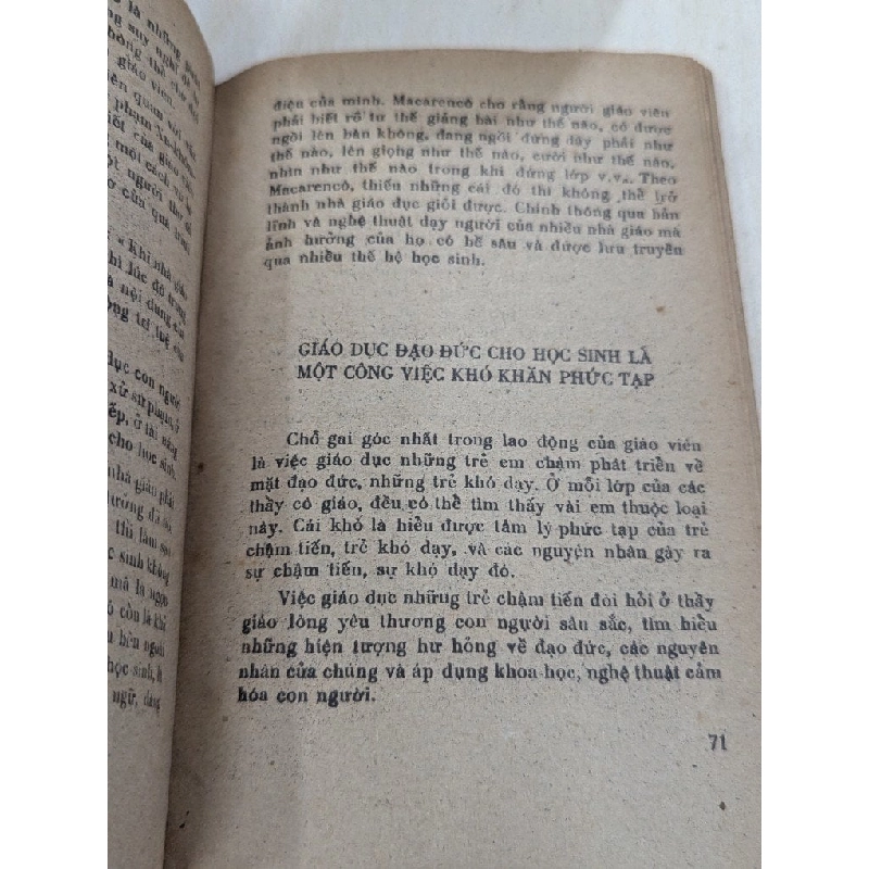 Người thầy giáo xã hội chủ nghĩa - Nguyễn Văn Lê 931342