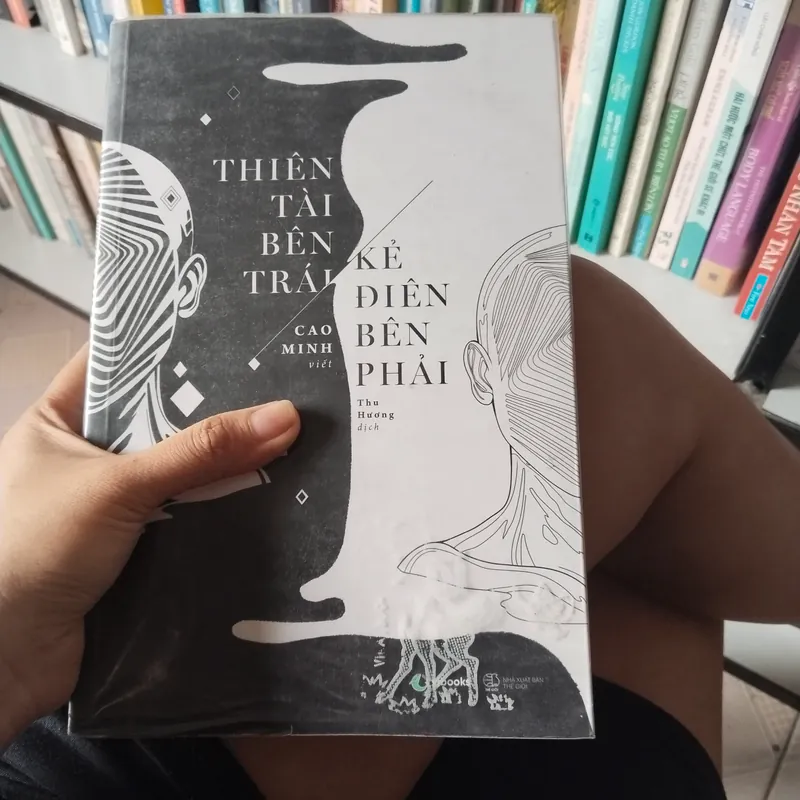 Thiên tài bên trái kẻ điên bên phải  560389