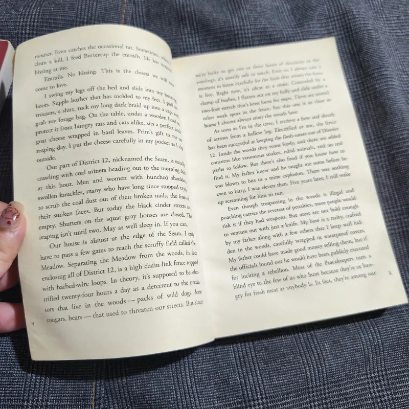 The Hunger Games + Catching Fire + Mockingjay - Suzanne Collins 777859