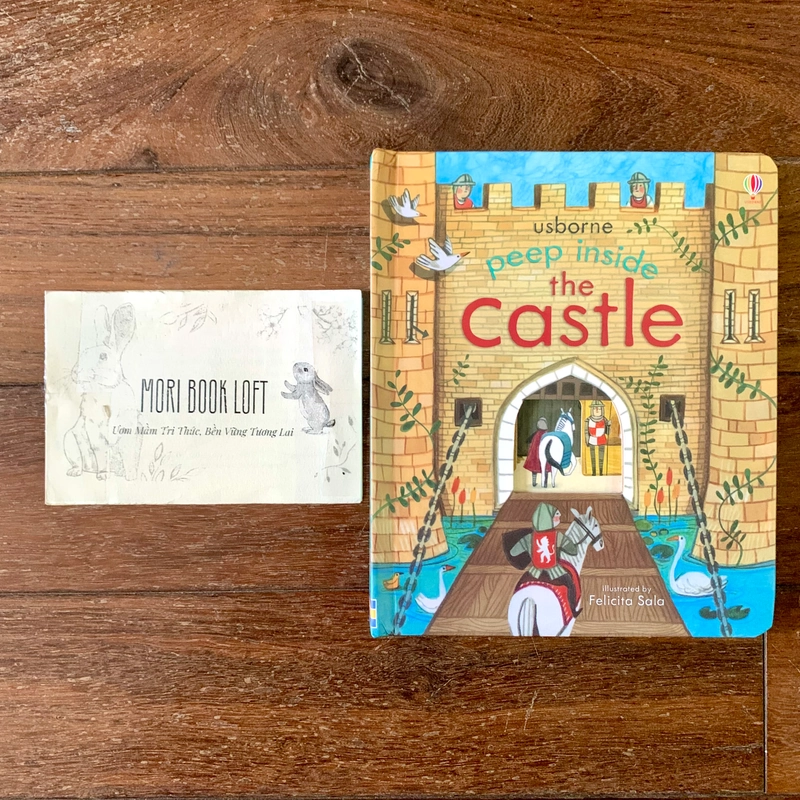 Sách ngoại văn The Castle - Peep inside, New, Board Book 483037
