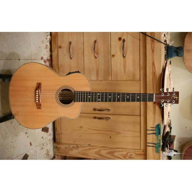 Guitar đẹp cho người mới tập chơi đàn 720066