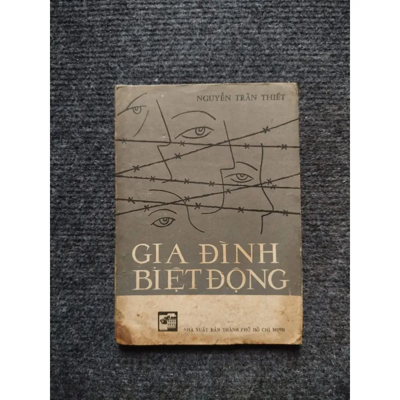 Gia đình biệt động" của tác giả Nguyễn Trần Thiết 1010941