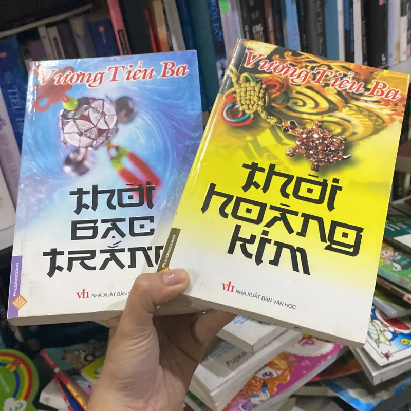 Thời Hoàng Kim  và  Thời Bạc Trắng (bìa xanh). Tác giả: Vương Tiểu Ba. 995805