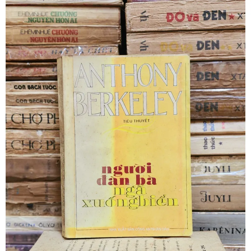 Truyện trinh thám cổ điển Anh: NGƯỜI ĐÀN BÀ NGÃ XUỐNG BIỂN (Anthony Berkeley) 785511