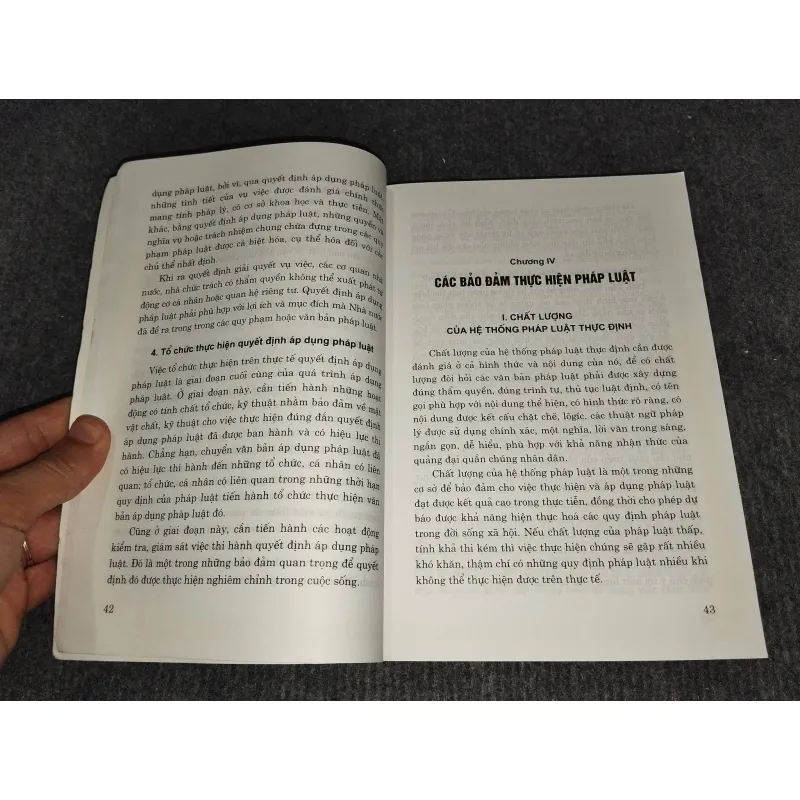 THỰC HIỆN PHÁP LUẬT VÀ VĂN HOÁ PHÁP LÝ TRONG ĐỜI SỐNG XÃ HỘI 993008