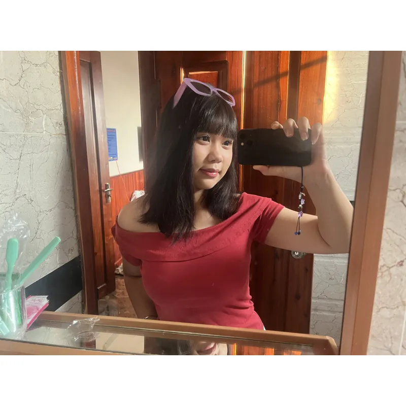 áo trễ vai màu đỏ,no brand,size m-l,tình trạng:mặc được 1lần 674316