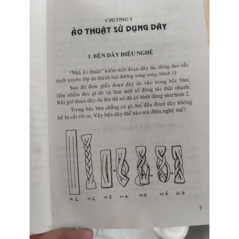 cuốn sách hướng dẫn về ảo thuật.
Tên sách: 90 Trò Ảo Thuật Lý Thú.
 929328