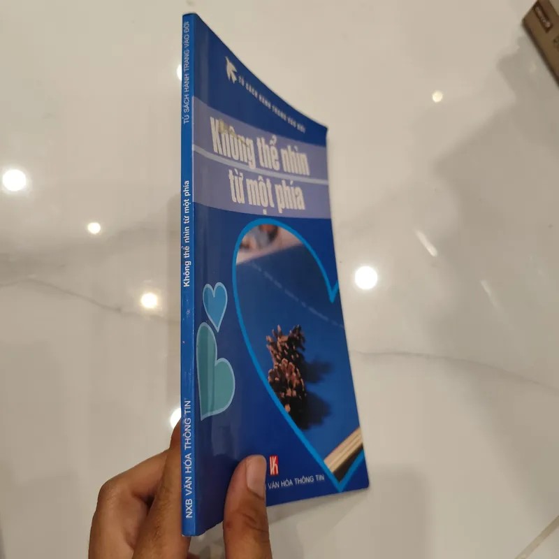Không thể nhìn từ một phía  596839