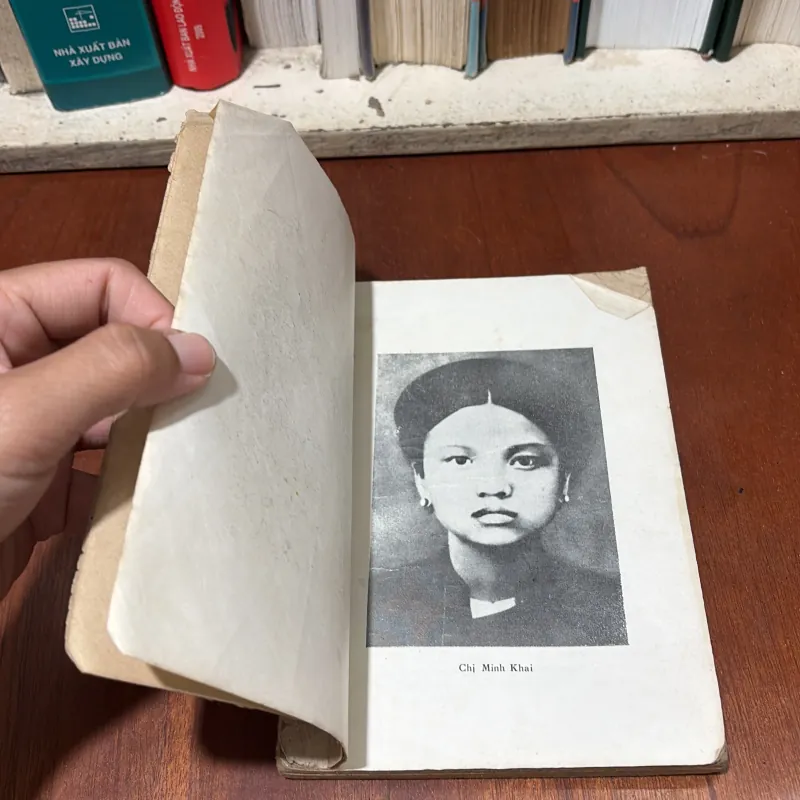 II Sách Xưa: Chị Minh Khai - Nguyệt Tú - 1976 750956