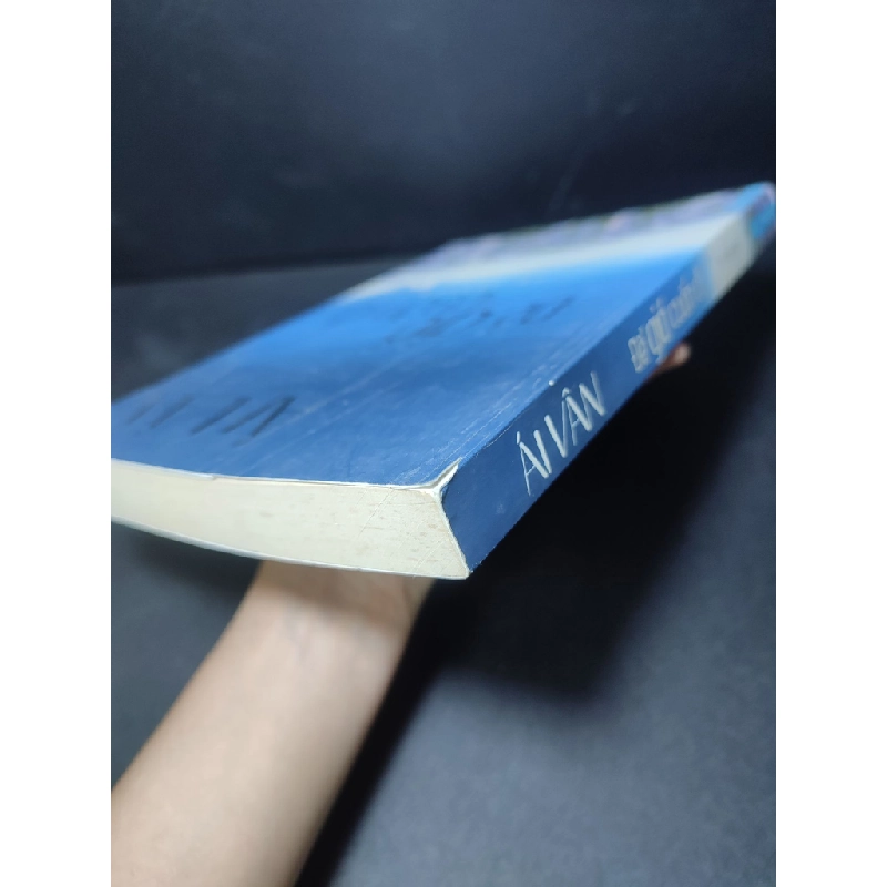 [59K/kg] Tự Truyện Ái Vân - Để Gió Cuốn Đi 2016 mới 80% ố, rách bìa, mộc đỏ HCM2301 văn học 364789
