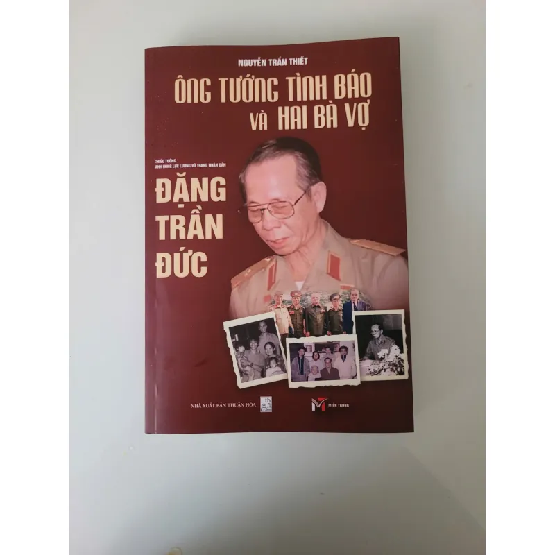 Ông tướng tình báo và hai bà vợ ( Bìa mềm) 752109