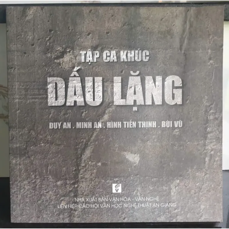 Tập Nhạc Dấu Lặng 698078