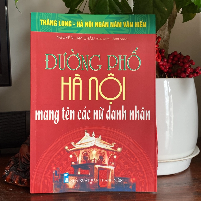 ĐƯỜNG PHỐ HÀ NỘI MANG TÊN CÁC NỮ DANH NHÂN (XB 2010) 508481