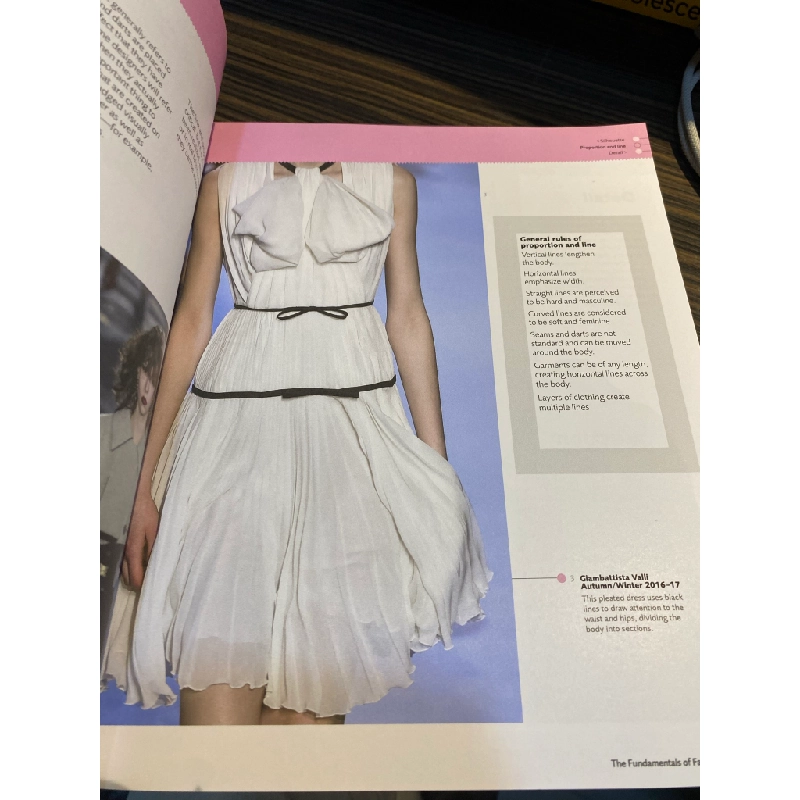 The Fundamentals of Fashion Design - Richard Sorger & Jenny Udale 449021