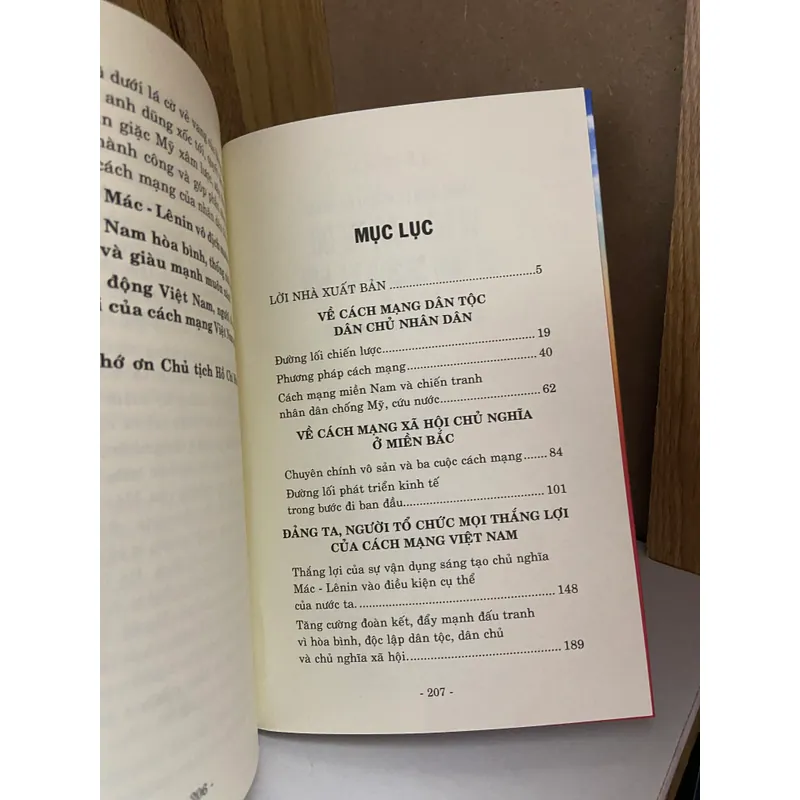 Dưới lá cờ vẻ vang của Đảng vì độc lập, tự do vì chủ nghĩa xã hội - Lê Duẩn 599376
