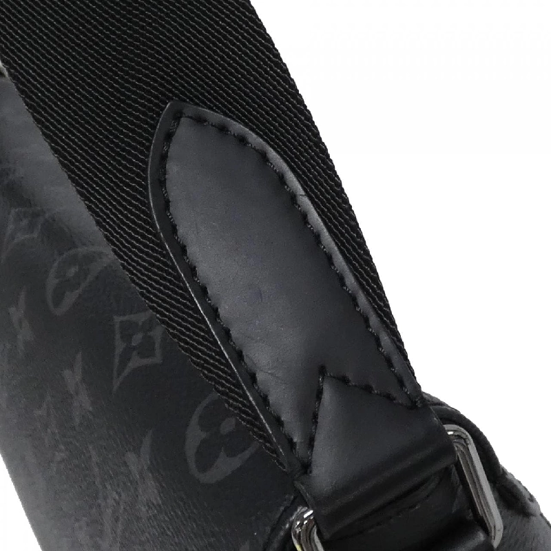 Túi đeo chéo Louis Vuitton Monogram Eclipse Messenger Explorer PM M40565 610112