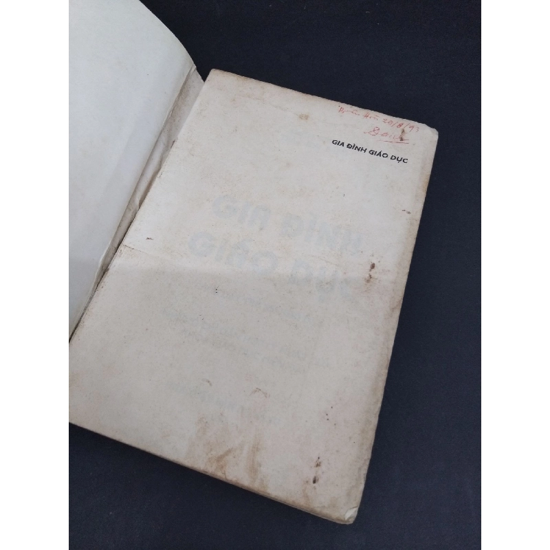 Gia đình giáo dục mới 70% bẩn bìa, ố vàng, chữ ký, bung gáy 1993 HCM2811 Thiên Giang KỸ NĂNG 917789