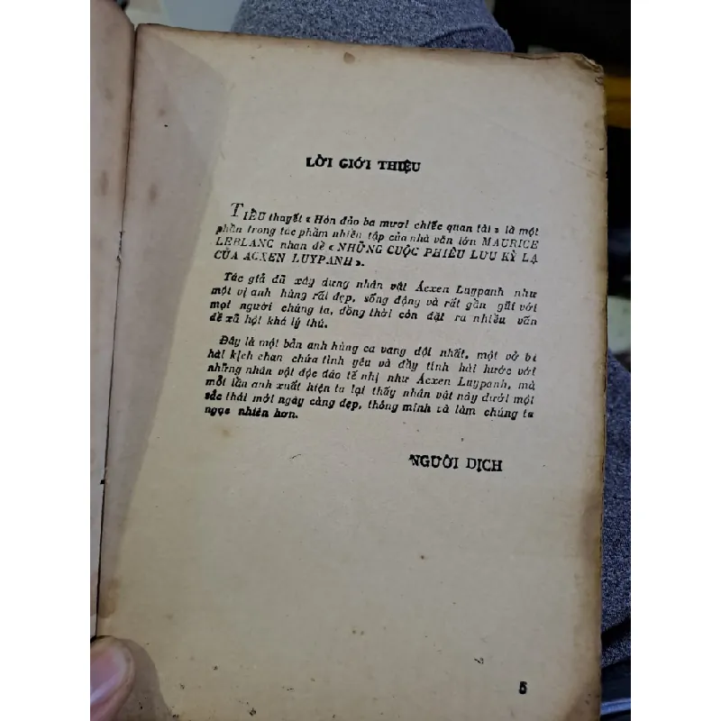 Hòn đảo 30 chiếc quan tài mới 70% ố rách bìa Văn học nước ngoài HCM1709 559936