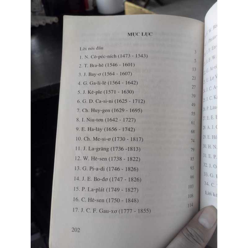 Truyện kể về các nhà thiên văn học _ Nguyễn Thị Vượng 475047