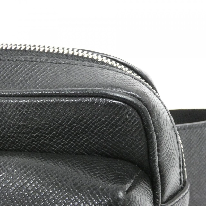 Túi đeo chéo Louis Vuitton Taiga Lama Bum Bag Outdoor M30245 613350