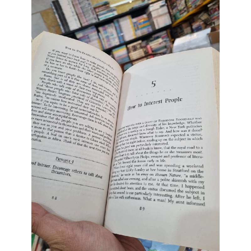 HOW TO WIN FRIENDS & INFLUENCE PEOPLE : THE ONLY BOOK YOU NEED TO LEAD YOU TO SUCCESS - Dale Carnegie 143467