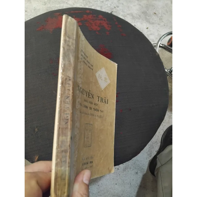 Nguyễn Trãi nhà văn học và chính trị thiên tài  1020307