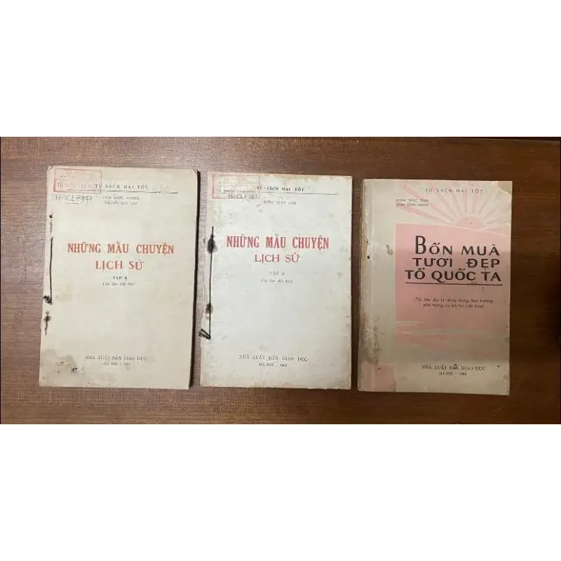 Tủ sách hai tốt của miền Bắc  991808