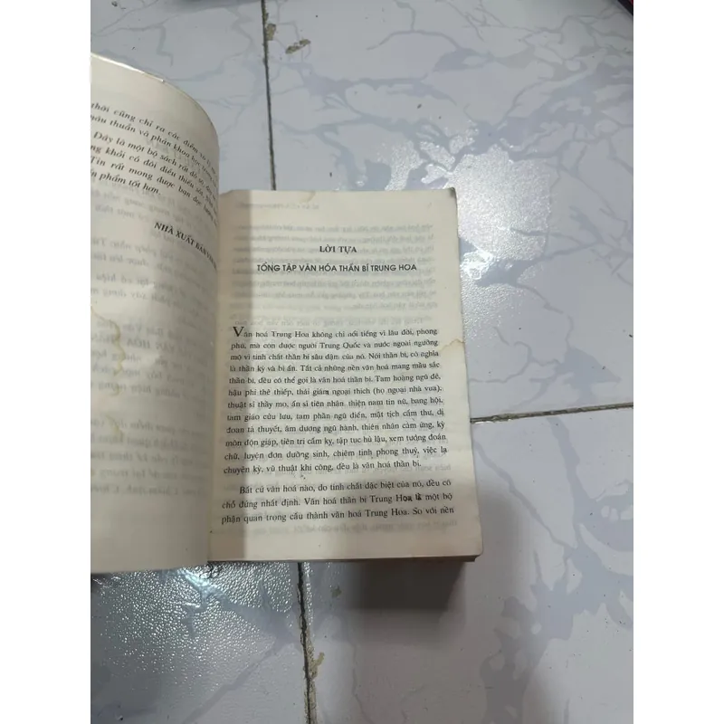 Bí ẩn của phong thuỷ xb năm 9x (sách bị ẩm nhẹ) 719908