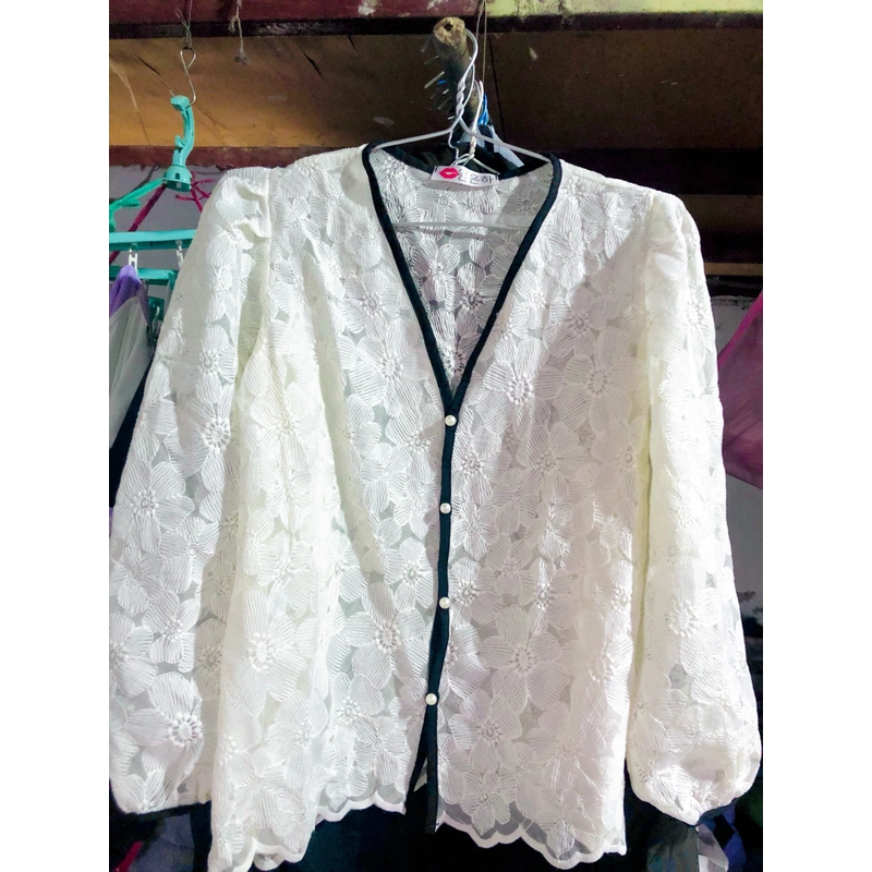 Áo mặc 1 lần còn mới 90% vãi ren hoa Hàn Quốc size SM 90k c nào thích e cho xem video 522099