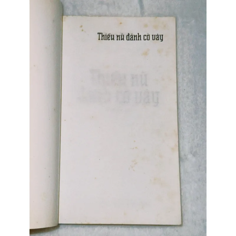 Thiếu nữ đánh cờ vây 701861