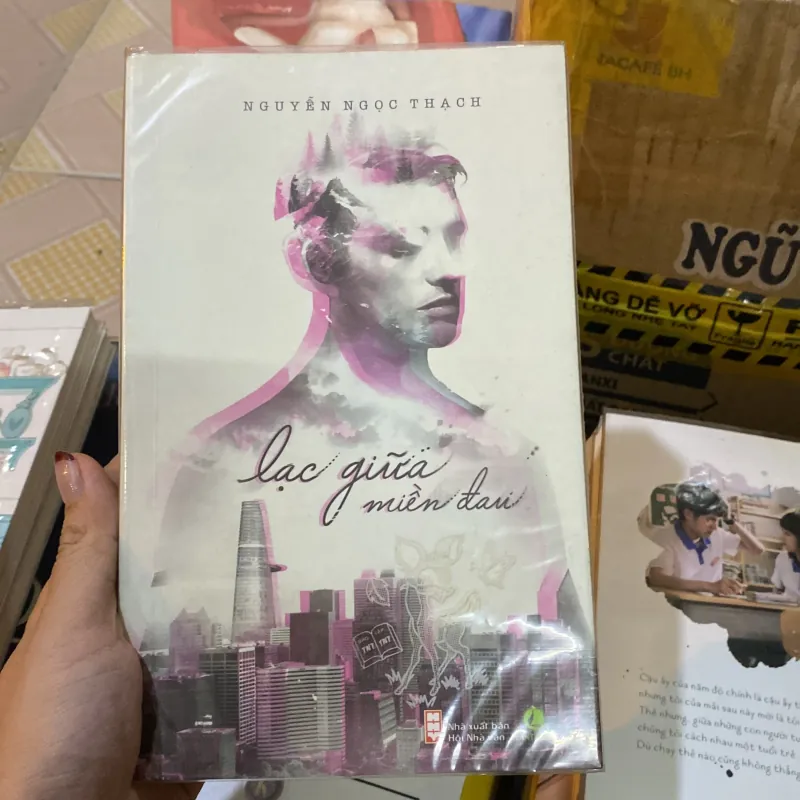 Lạc giữa niềm đau  972357