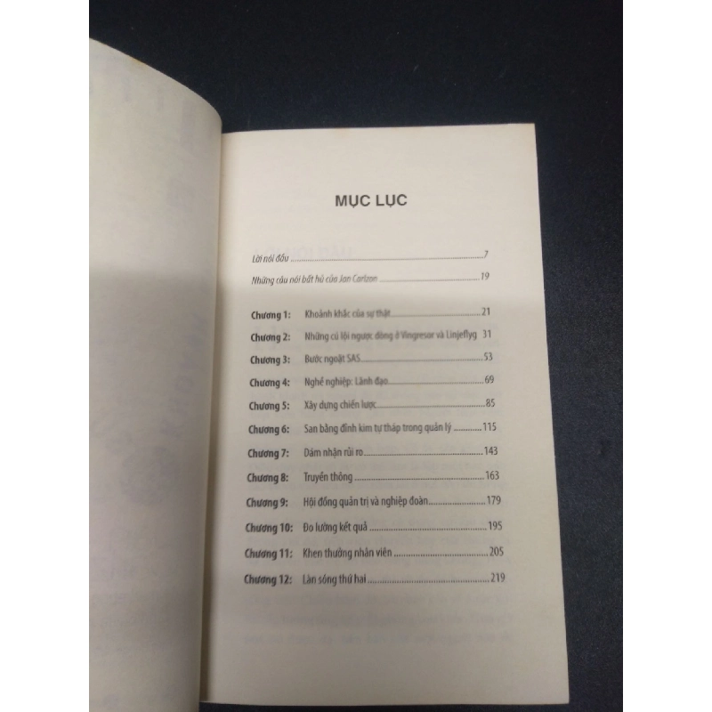 Khoảnh khắc của sự thật Jan Carlzon 2018 Mới 80% ố vàng HCM.ASB0309 913587