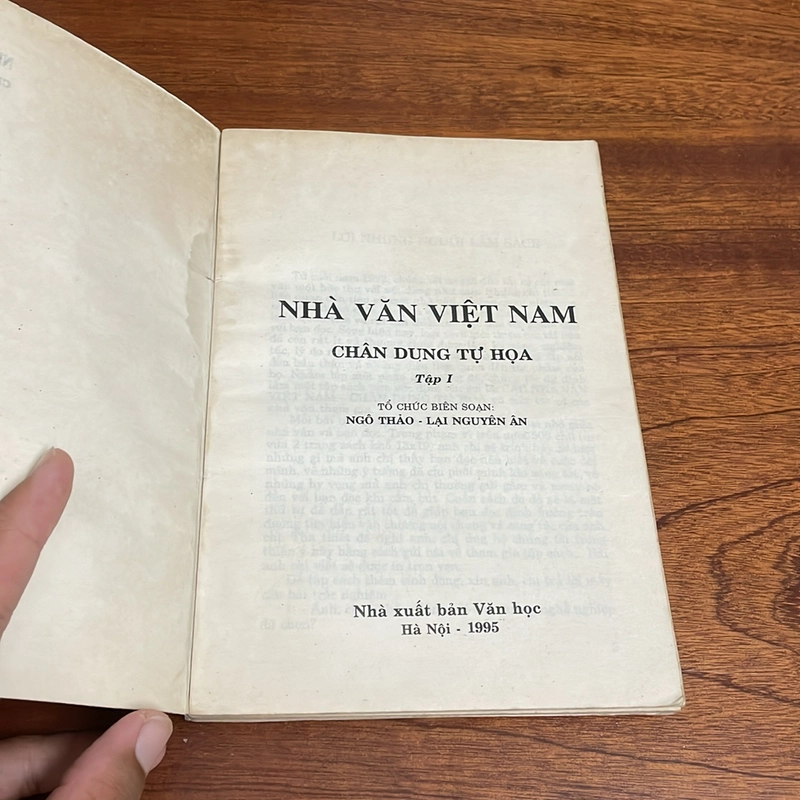 II Văn Học: Nhà Văn Việt Nam _ Chân Dung Tự Hoạ - Ngô Thảo, Lại Nguyên Ân - 1995 501615