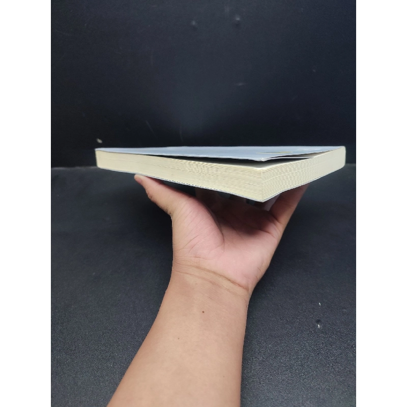 Tuyệt không dấu vết mới 90% quăng góc nhẹ 2023 HCM1406 Nguyễn Việt Hà SÁCH VĂN HỌC 915426