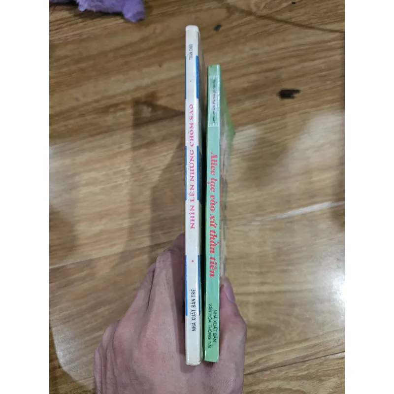 2q Nhìn lên những chòm sao và Alice lạc vào xứ thần tiên
 694586